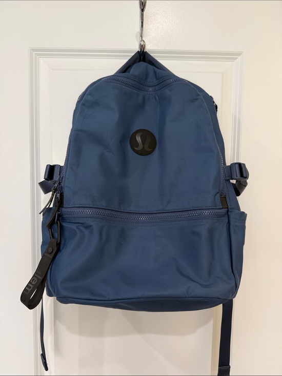 lululemon backpack blue Penn State Everywhere Compression Straps And Load Lifters Allow For A Custom Fit lululemon Everyday Backpack 2.0 23L